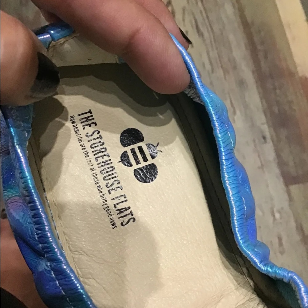 NWOB The Storehouse Flats in Icy Blue Lagoon Iridescent Leather Size 7